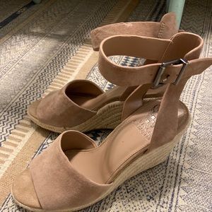Taupe espadrille Vince Camuto Wedges 🤍